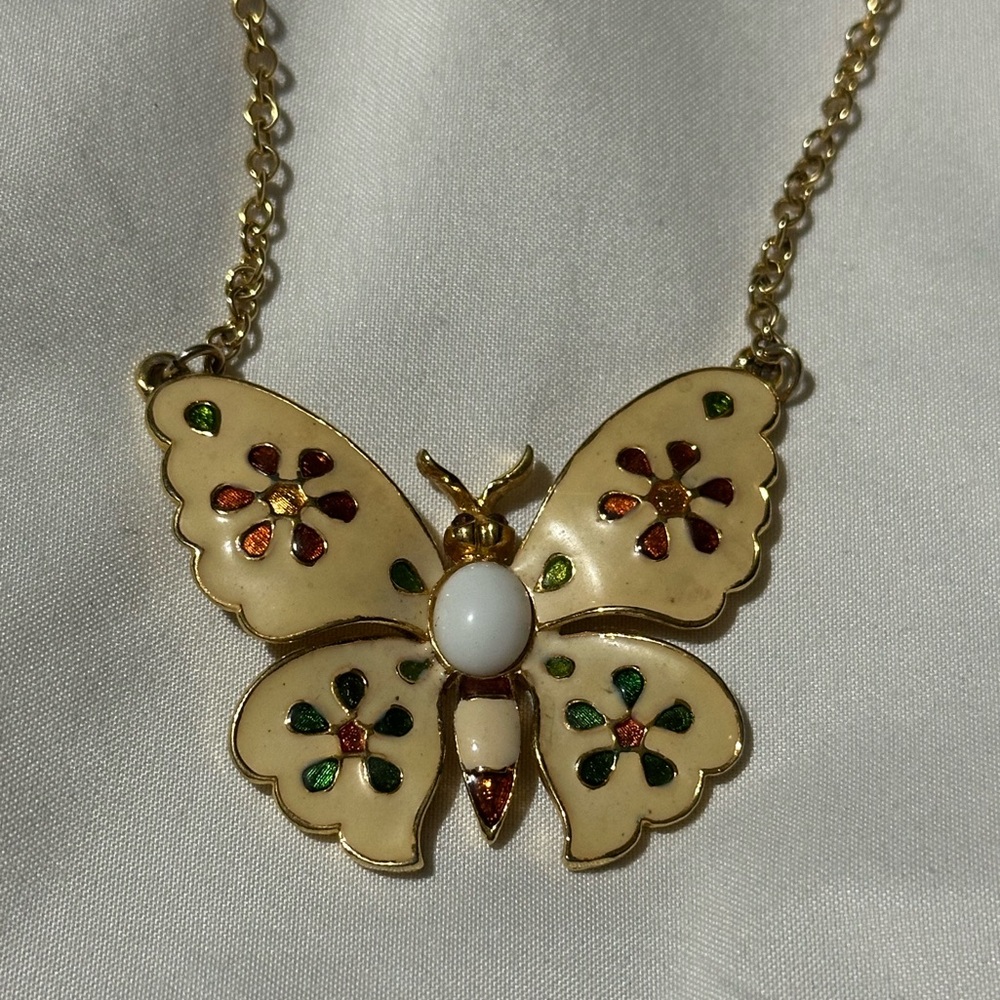 Elegant Gold Butterfly Pendant Necklace
